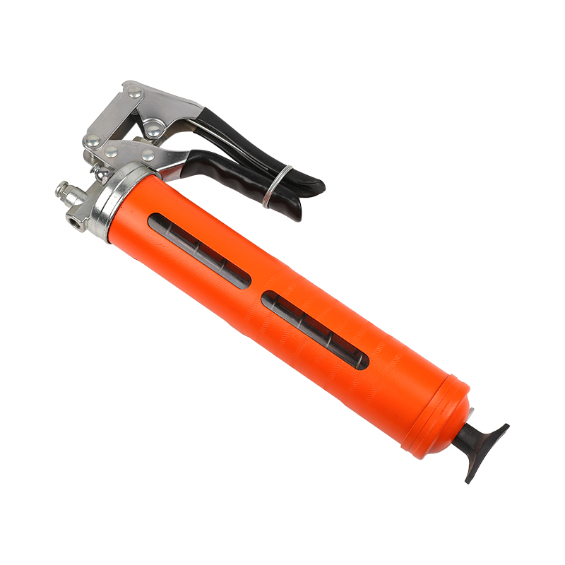 Pistol grip grease gun with flexible hose