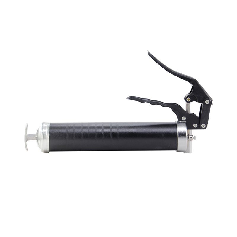 Pistol grip grease gun with flexible hose