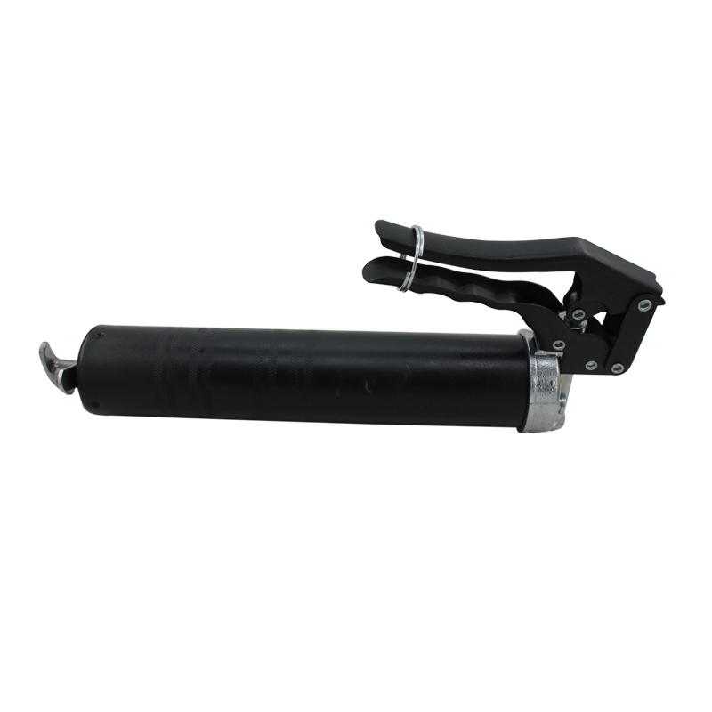 Pistol grip grease gun with flexible hose